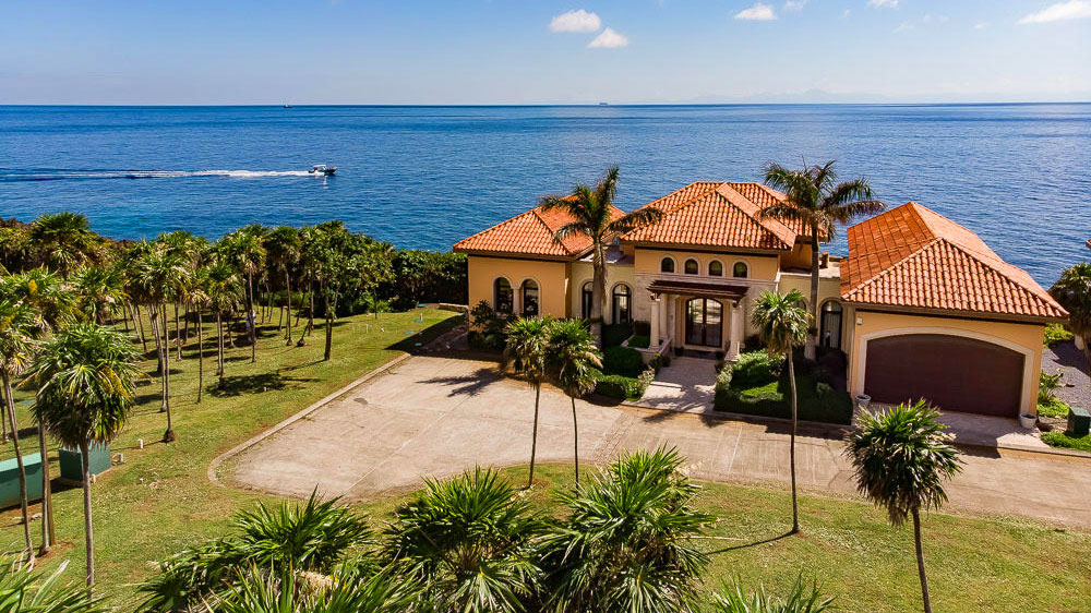 Wendy Roatan Properties · Home Keyhole 3 beds oceanfront