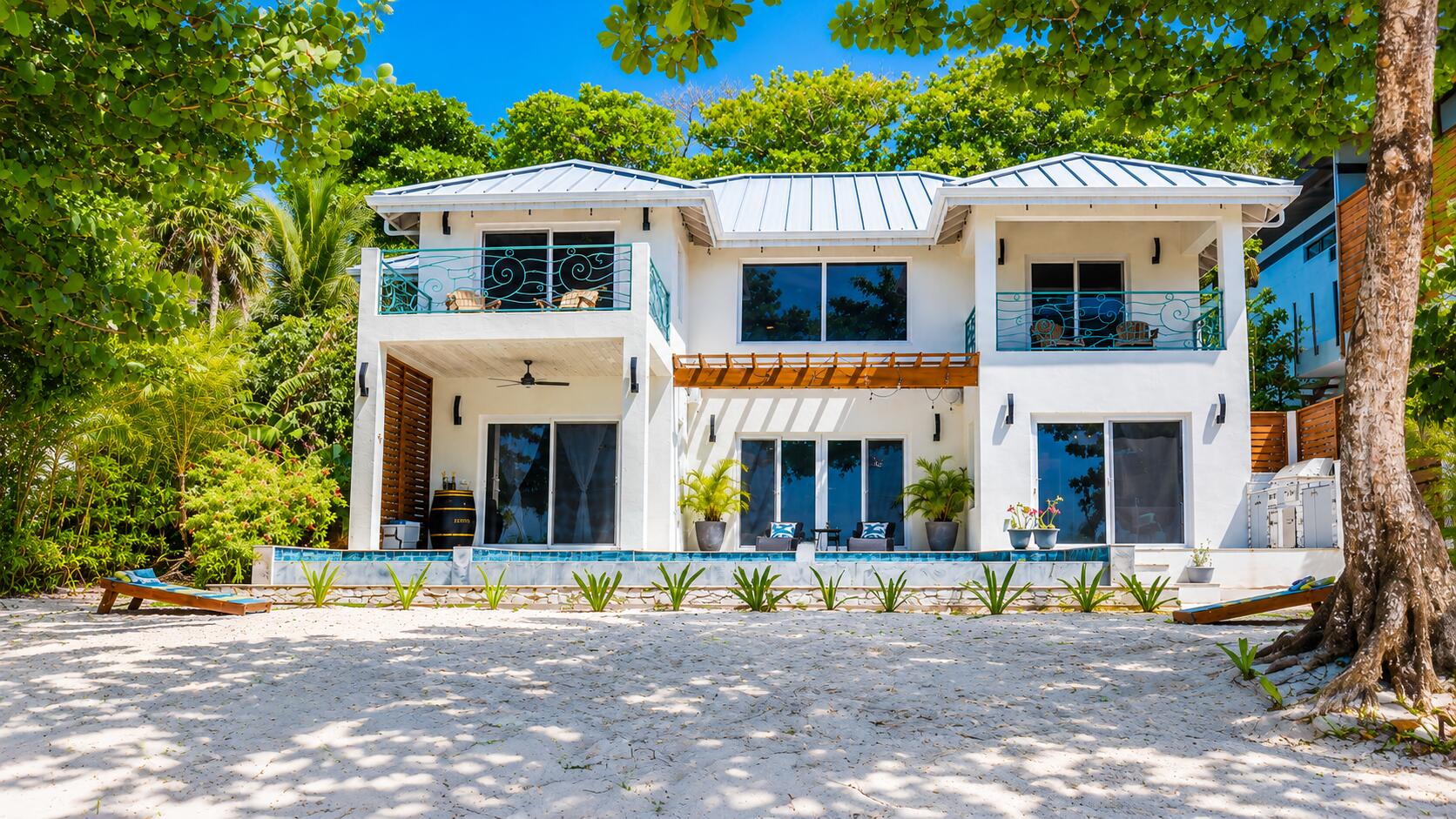 Roatan real estate
